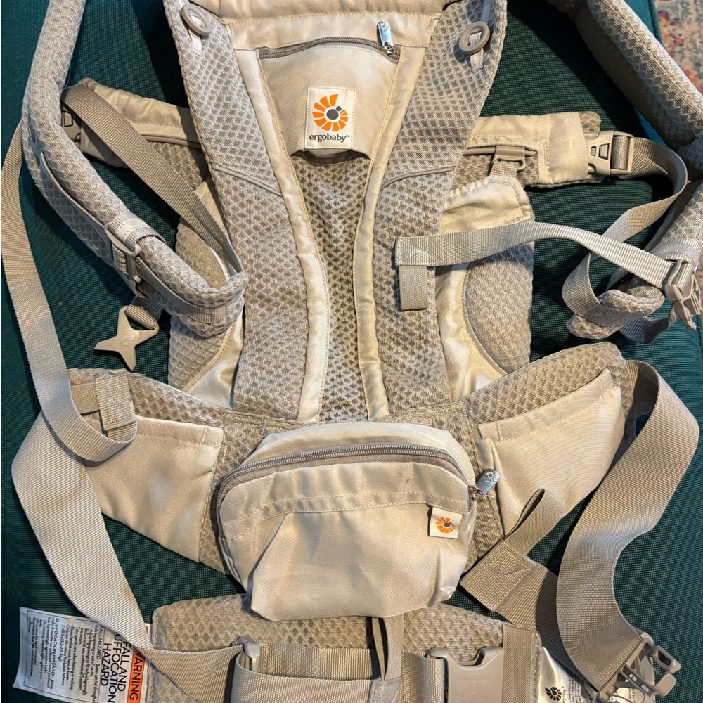 Ergobaby Omni Breeze